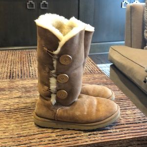 Ugg Bailey Button Triple